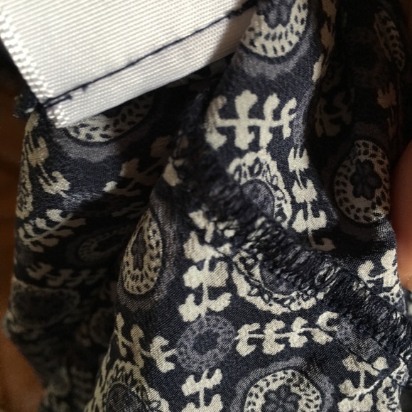 JOIE short sleeve 100% silk shirt with tassel tie - Picture 6 of 6